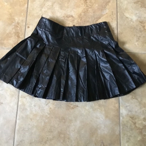 Pleated Flare mini skirt - Picture 3 of 5